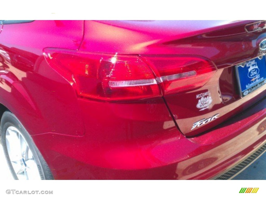 2015 Focus SE Sedan - Ruby Red Metallic / Charcoal Black photo #10