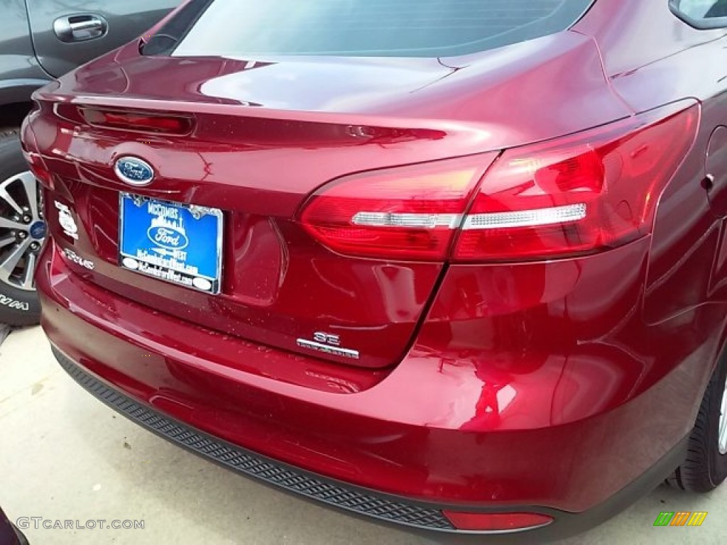 2015 Focus SE Sedan - Ruby Red Metallic / Charcoal Black photo #35