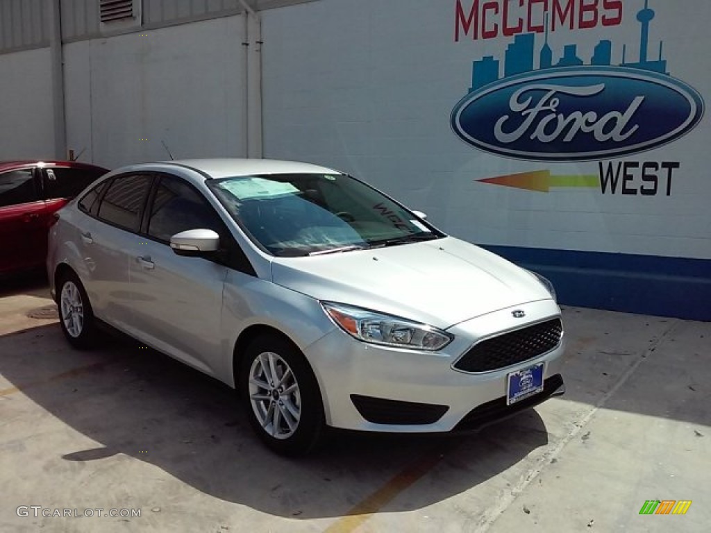 2015 Focus SE Sedan - Ingot Silver Metallic / Charcoal Black photo #1