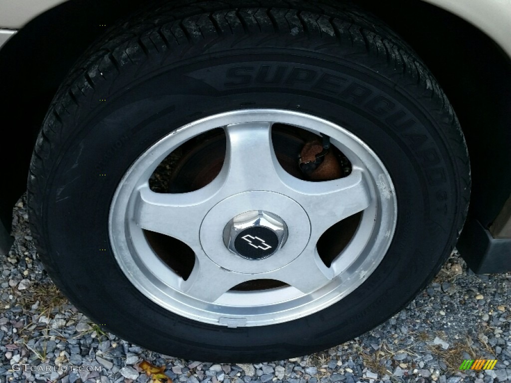 2003 Impala  - Sandrift Metallic / Medium Gray photo #23