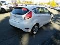Oxford White - Fiesta SE Hatchback Photo No. 5