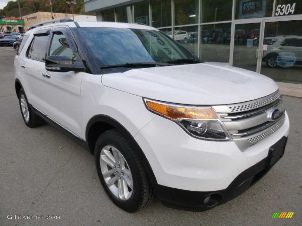 2013 Explorer XLT 4WD - Oxford White / Medium Light Stone photo #2