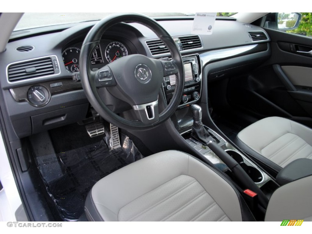 Black/Moonrock Gray Interior 2015 Volkswagen Passat Sport Sedan Photo #108184270