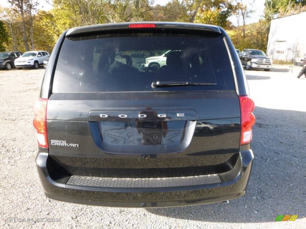 2016 Grand Caravan SE - Brilliant Black Crystal Pearl / Black photo #6