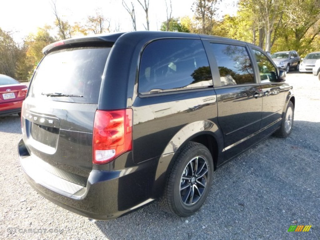 2016 Grand Caravan SE - Brilliant Black Crystal Pearl / Black photo #7