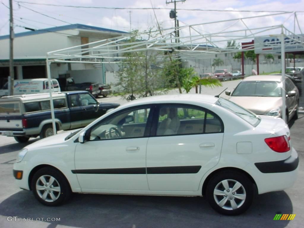 2008 Rio LX Sedan - White / Beige photo #6