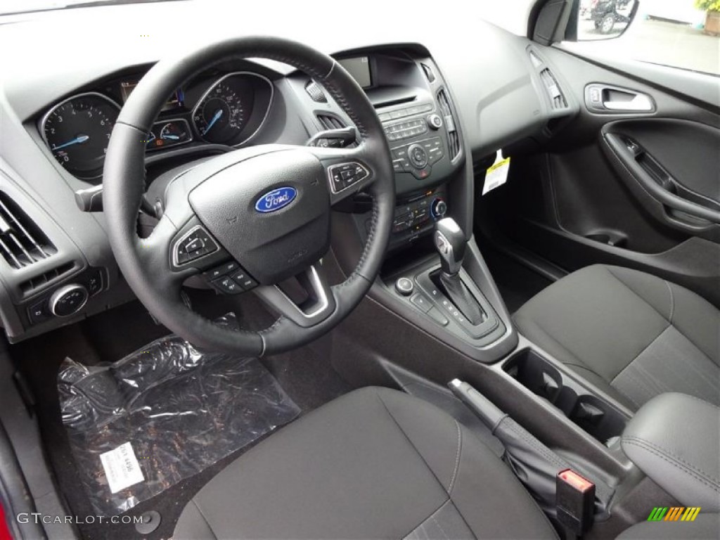 Charcoal Black Interior 2016 Ford Focus SE Sedan Photo #108202615