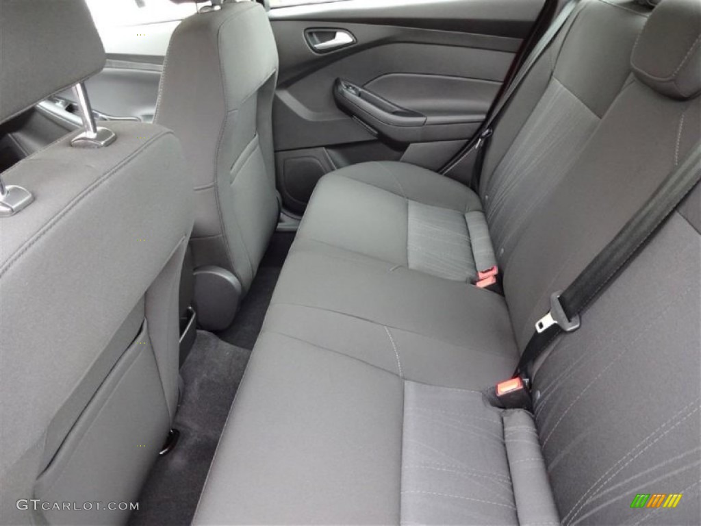 2016 Ford Focus SE Sedan Rear Seat Photo #108202669