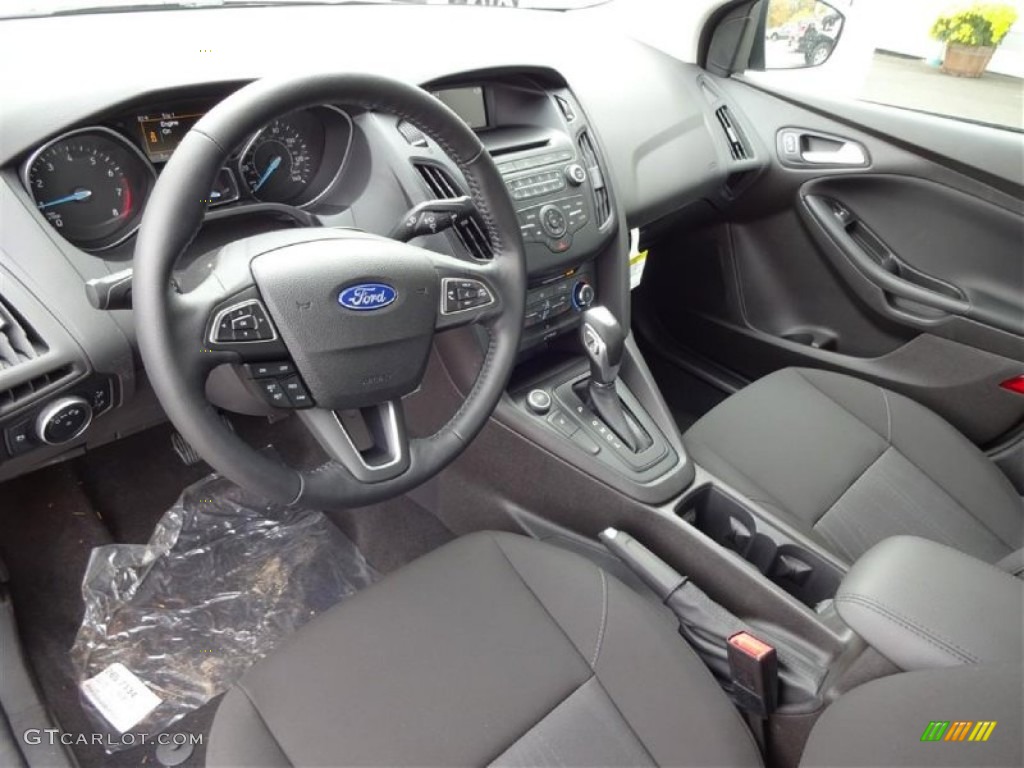 Charcoal Black Interior 2016 Ford Focus SE Sedan Photo #108204031