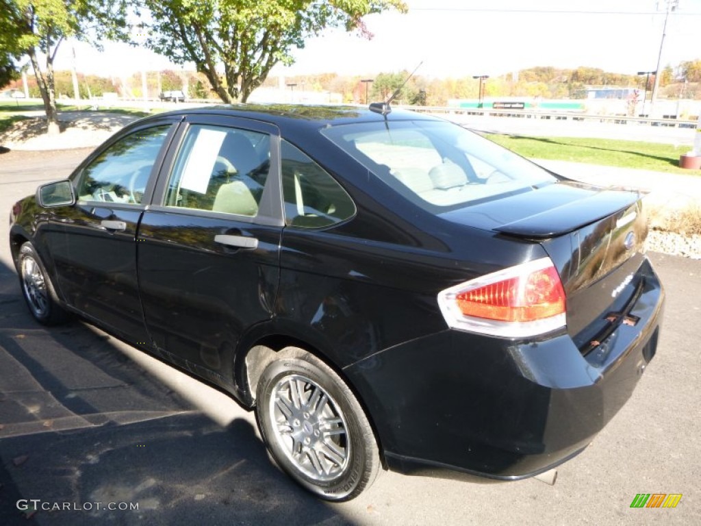 2010 Focus SE Sedan - Ebony Black / Medium Stone photo #10