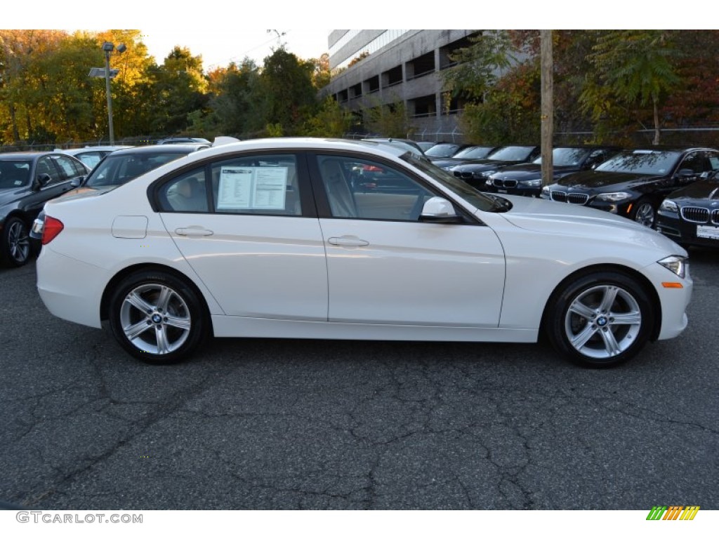 2013 3 Series 328i xDrive Sedan - Alpine White / Venetian Beige photo #2