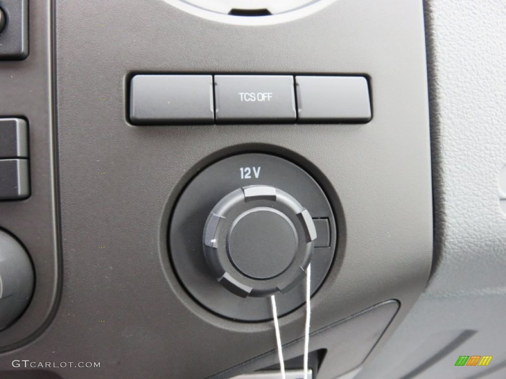 2016 Ford F550 Super Duty XL Crew Cab Chassis Utility Controls Photo #108223931