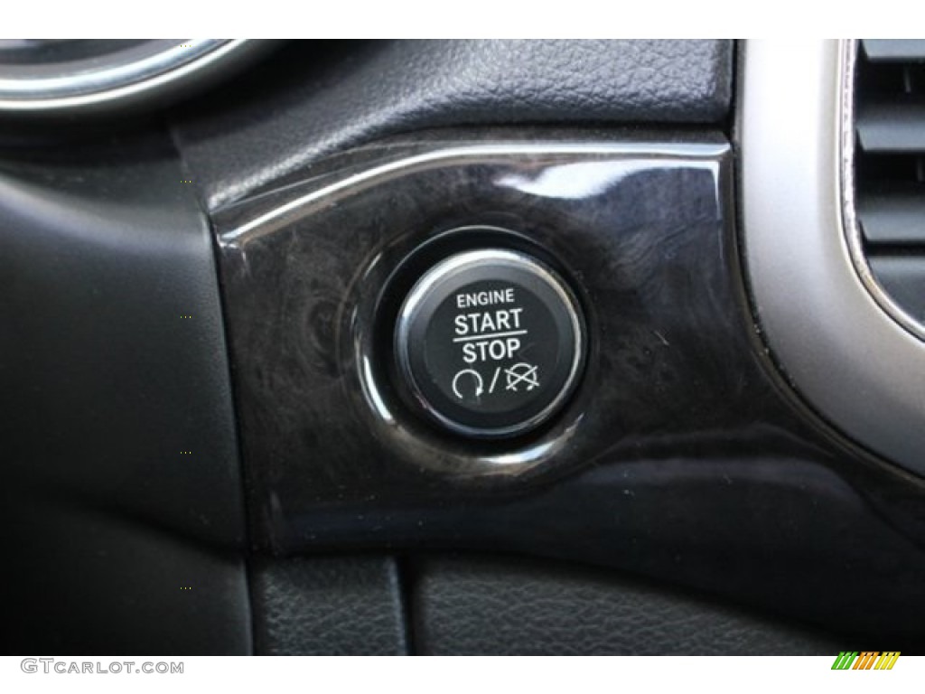 2013 Grand Cherokee Laredo - Bright White / Black photo #37