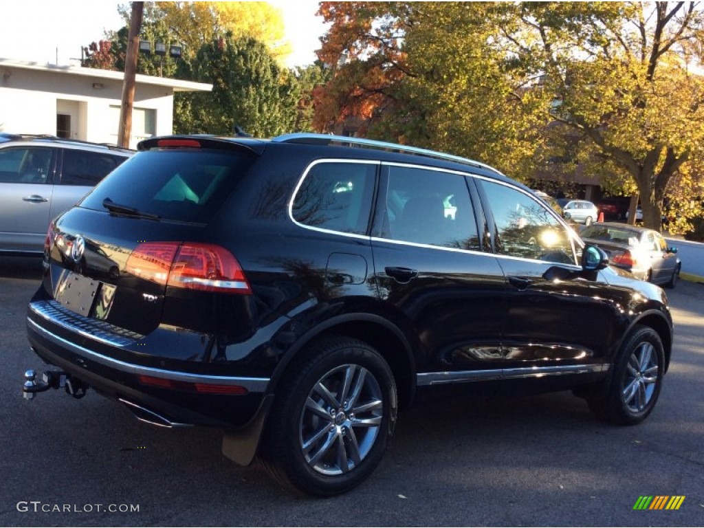 Deep Black Pearl 2016 Volkswagen Touareg TDI Lux Exterior Photo #108280667