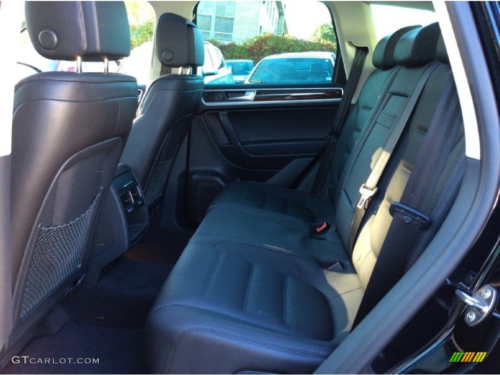 2016 Volkswagen Touareg TDI Lux Rear Seat Photo #108280709