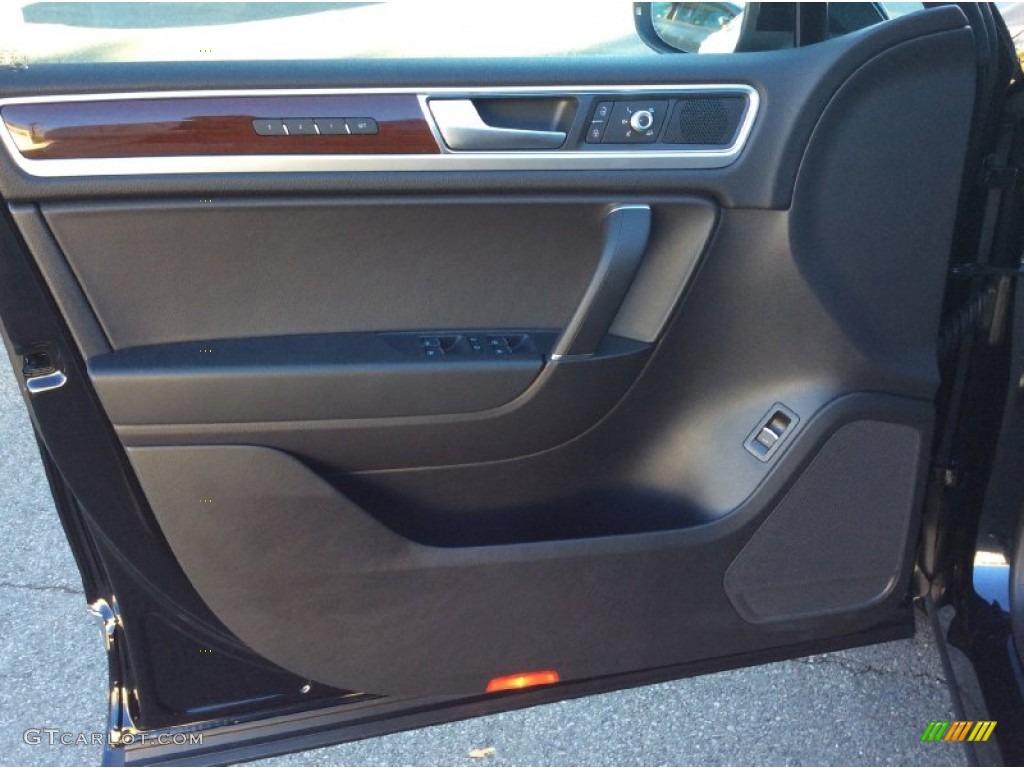 2016 Volkswagen Touareg TDI Lux Door Panel Photos
