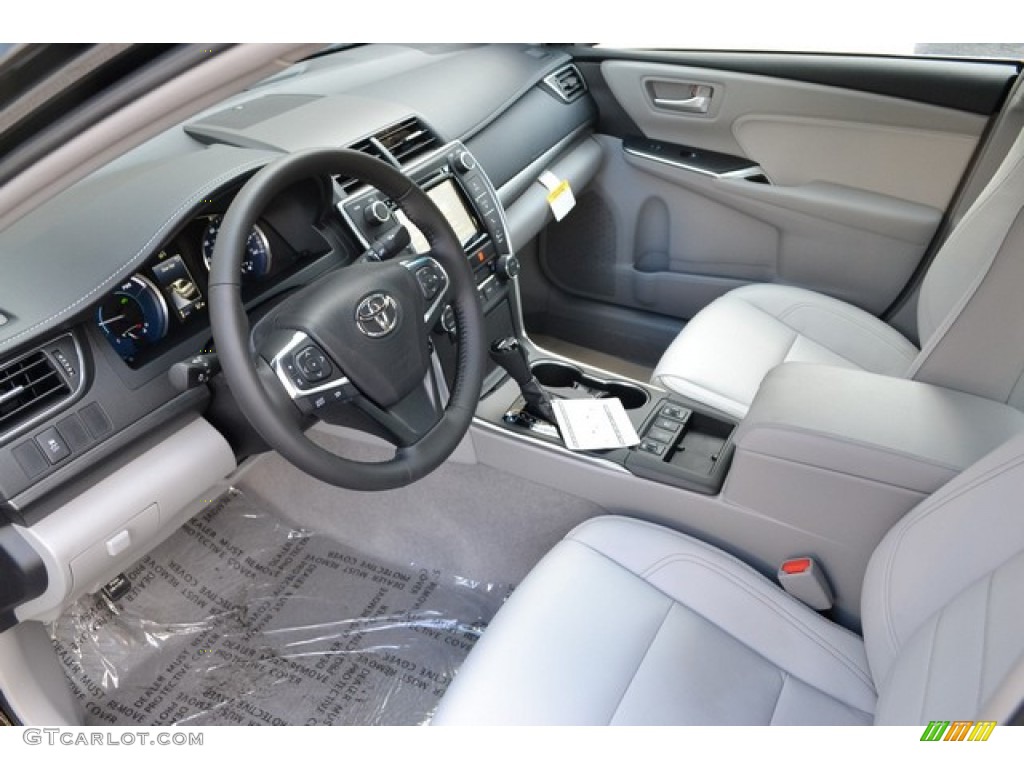 Black Interior 2016 Toyota Camry Hybrid XLE Photo #108285893