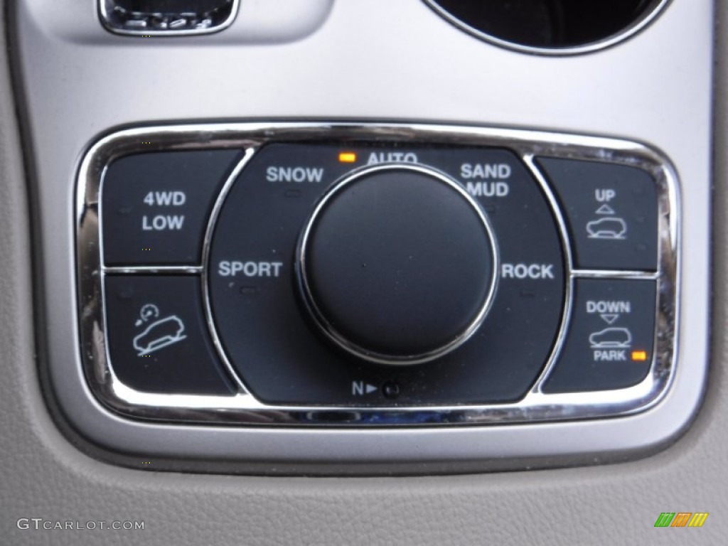 2011 Grand Cherokee Overland 4x4 - Inferno Red Crystal Pearl / Dark Frost Beige/Light Frost Beige photo #15