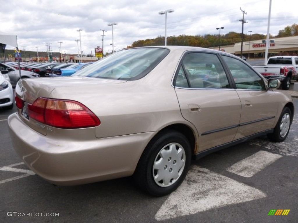 2000 Accord LX Sedan - Naples Gold Metallic / Ivory photo #5