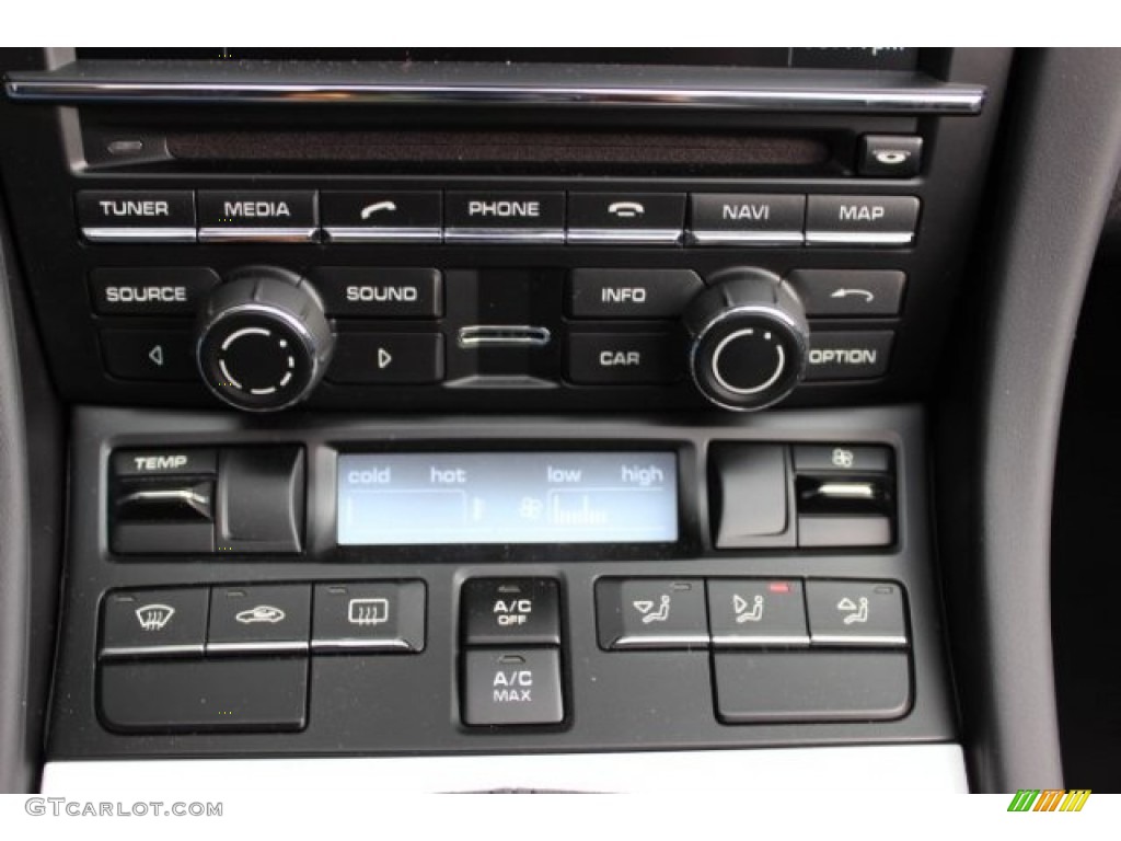 2016 Porsche Boxster Spyder Controls Photo #108307977