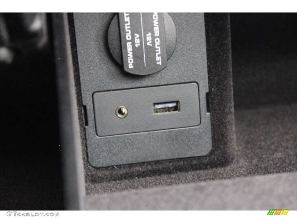 2016 Porsche Boxster Spyder Controls Photo #108308061
