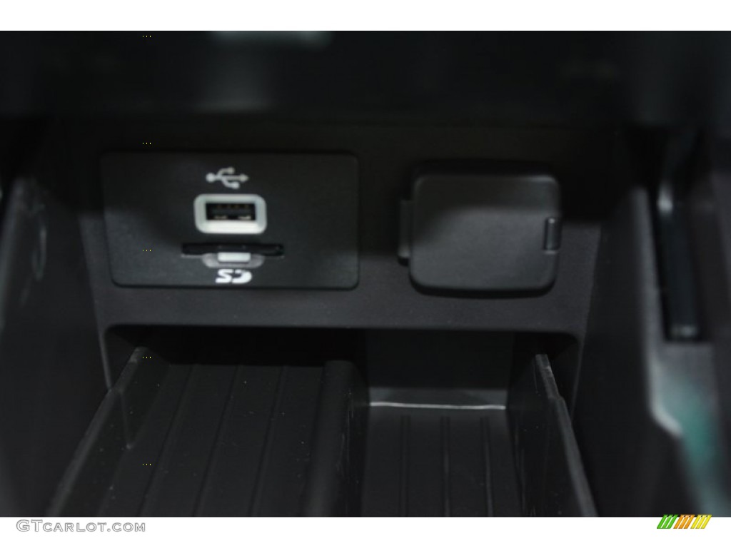 2016 Explorer Platinum 4WD - Shadow Black / Platinum Medium Soft Ceramic Nirvana Leather photo #20