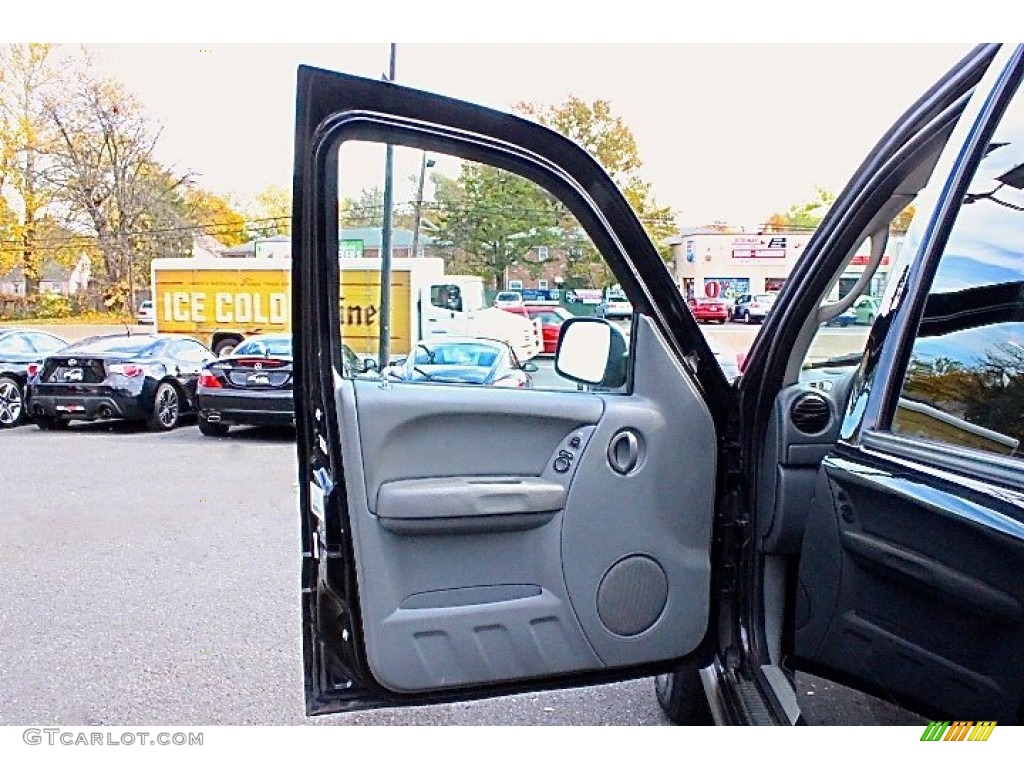 2005 Liberty Sport 4x4 - Black Clearcoat / Medium Slate Gray photo #17