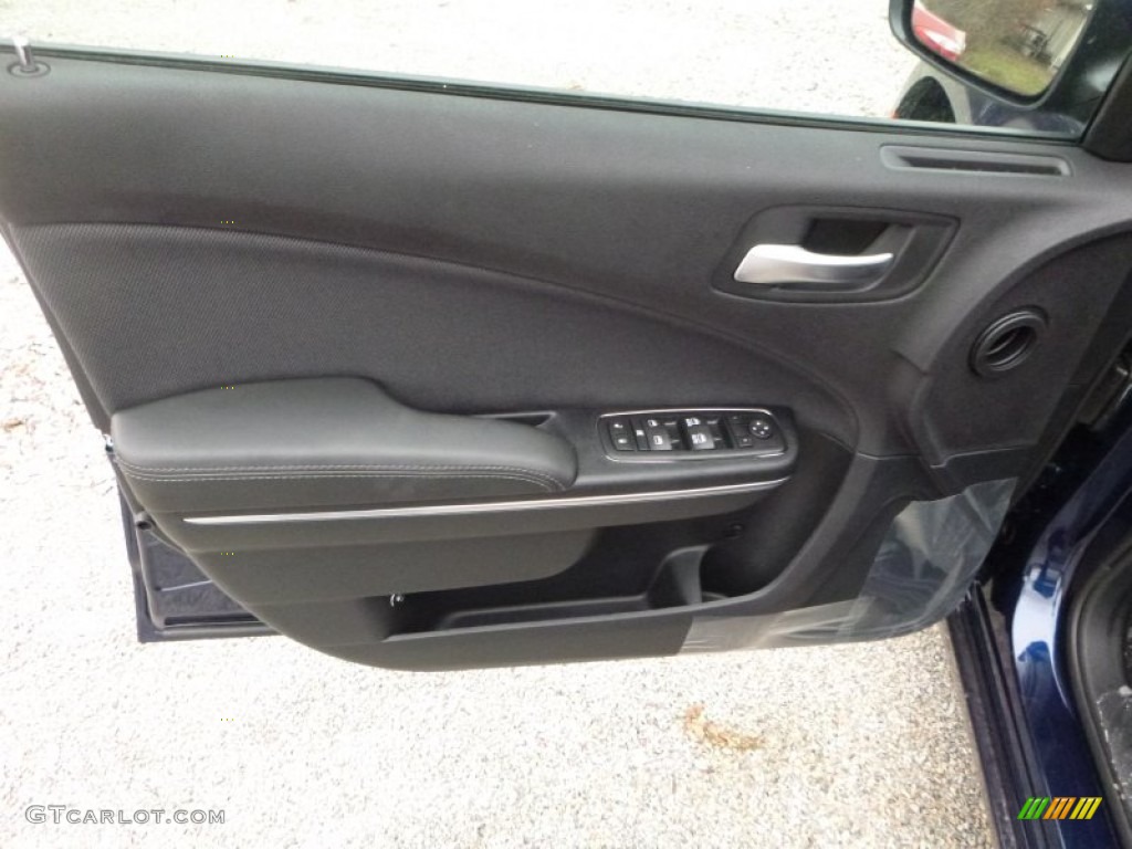 2016 Dodge Charger SE Door Panel Photos