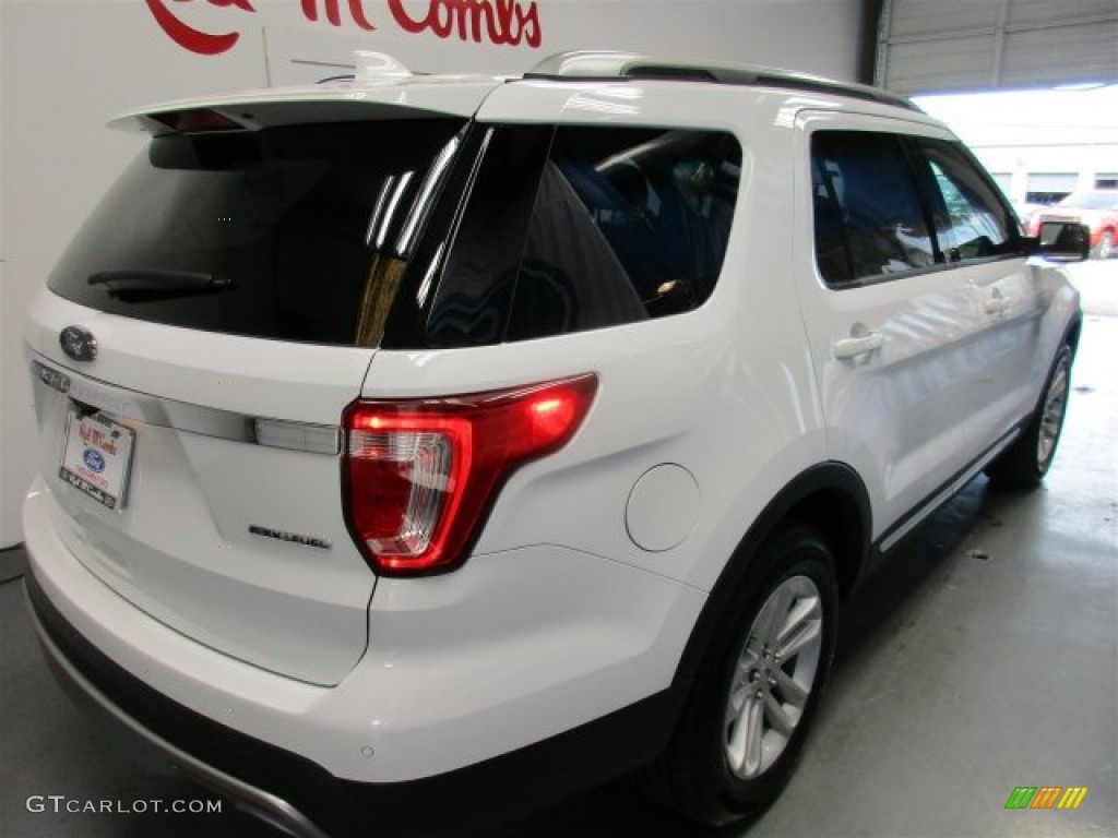 2016 Explorer XLT - Oxford White / Ebony Black photo #8