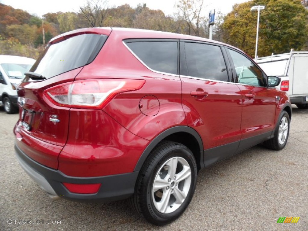 2016 Escape SE 4WD - Ruby Red Metallic / Charcoal Black photo #3