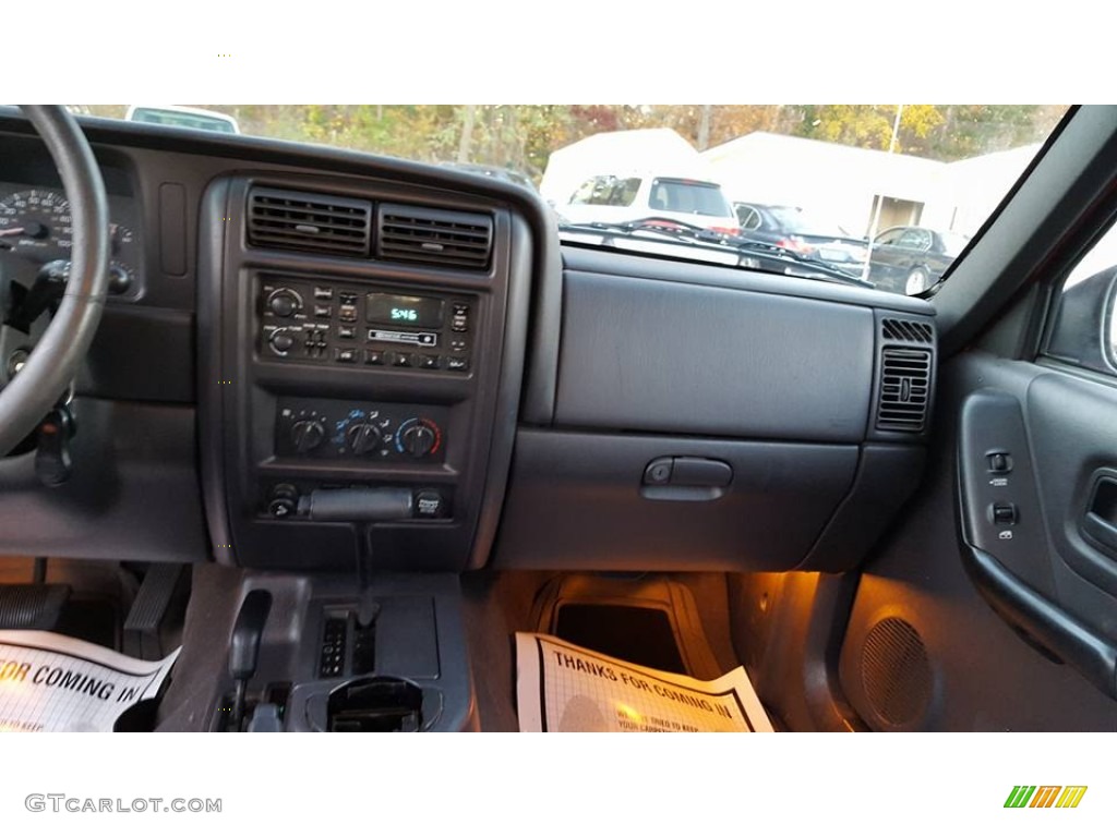 2000 Cherokee Sport 4x4 - Flame Red / Agate Black photo #10