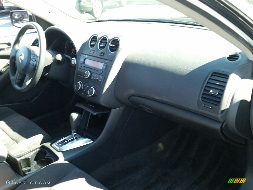 2010 Altima 2.5 S - Super Black / Charcoal photo #6