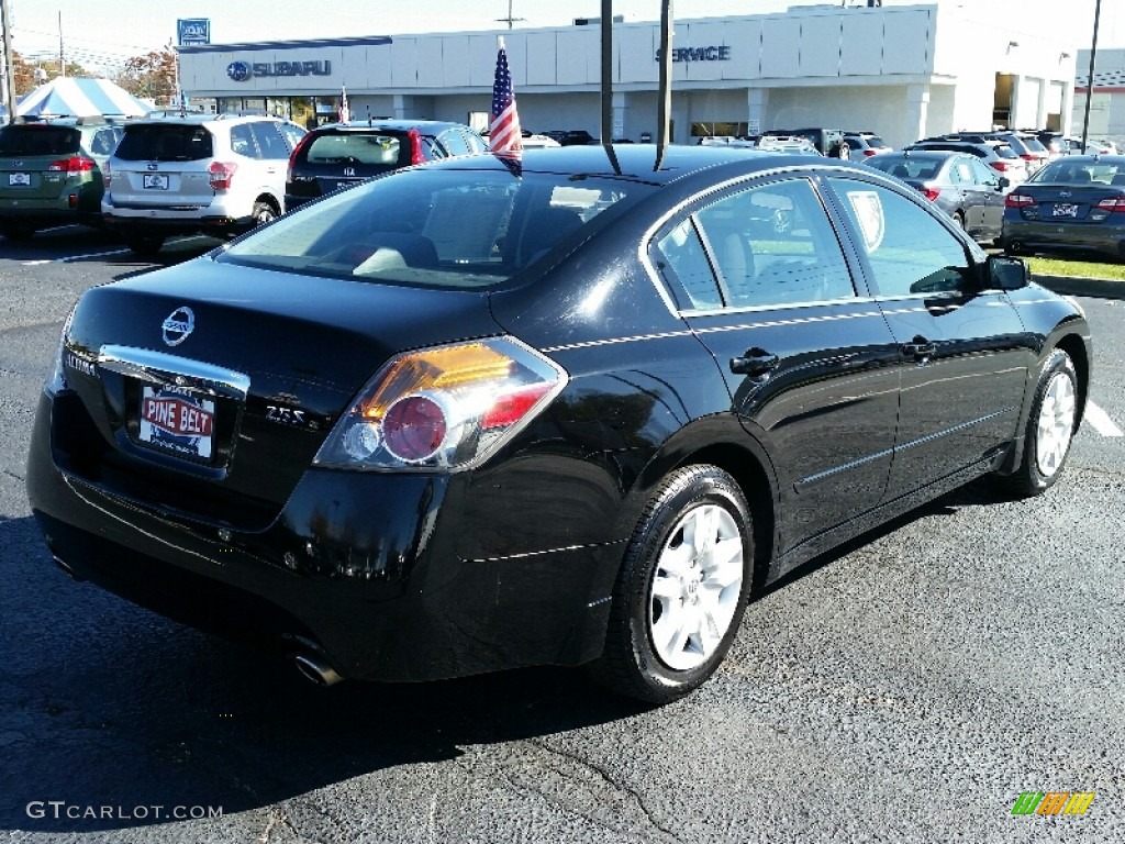 2010 Altima 2.5 S - Super Black / Charcoal photo #7