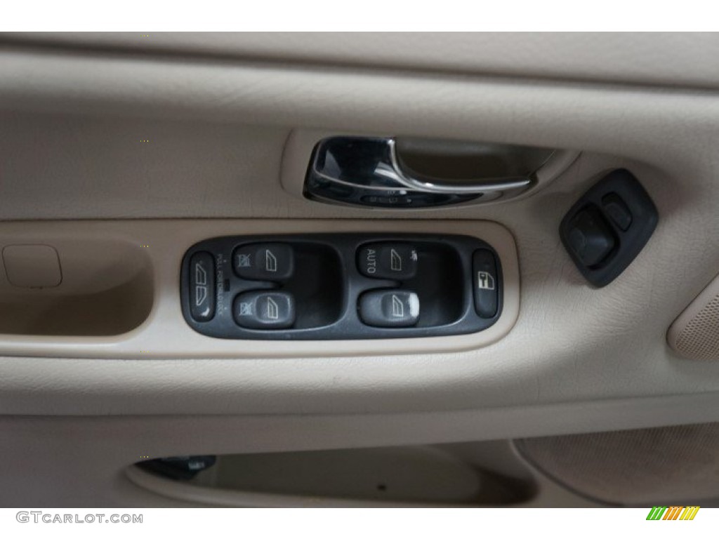2004 C70 Low Pressure Turbo - White / Beige photo #13
