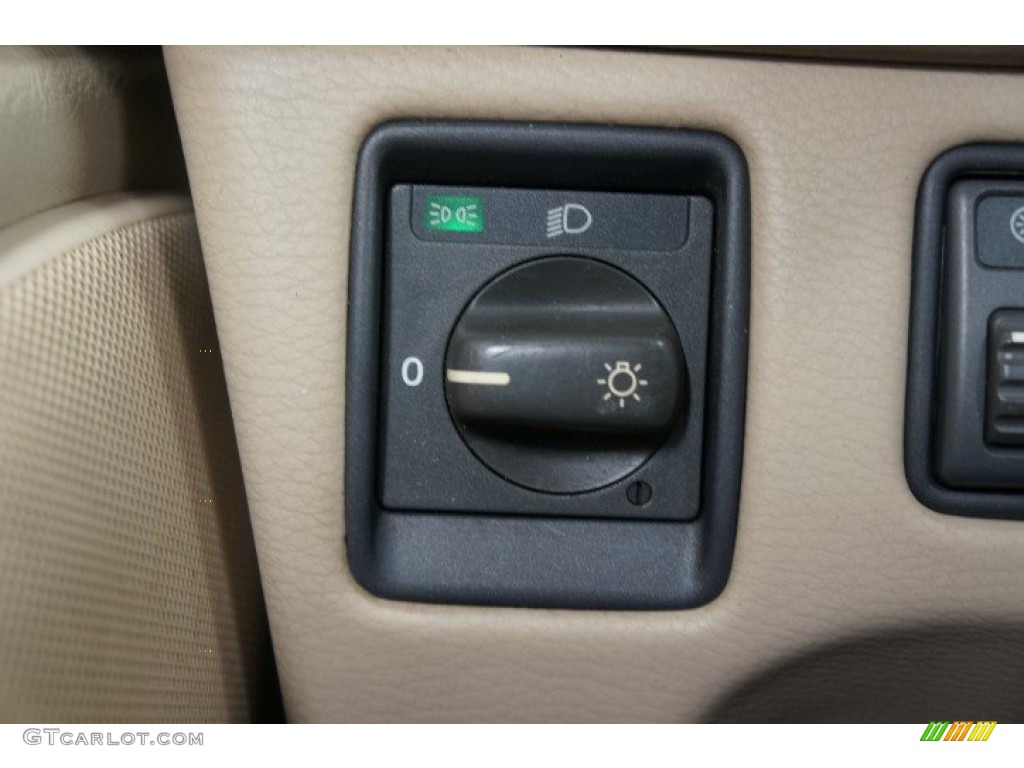 2004 C70 Low Pressure Turbo - White / Beige photo #25