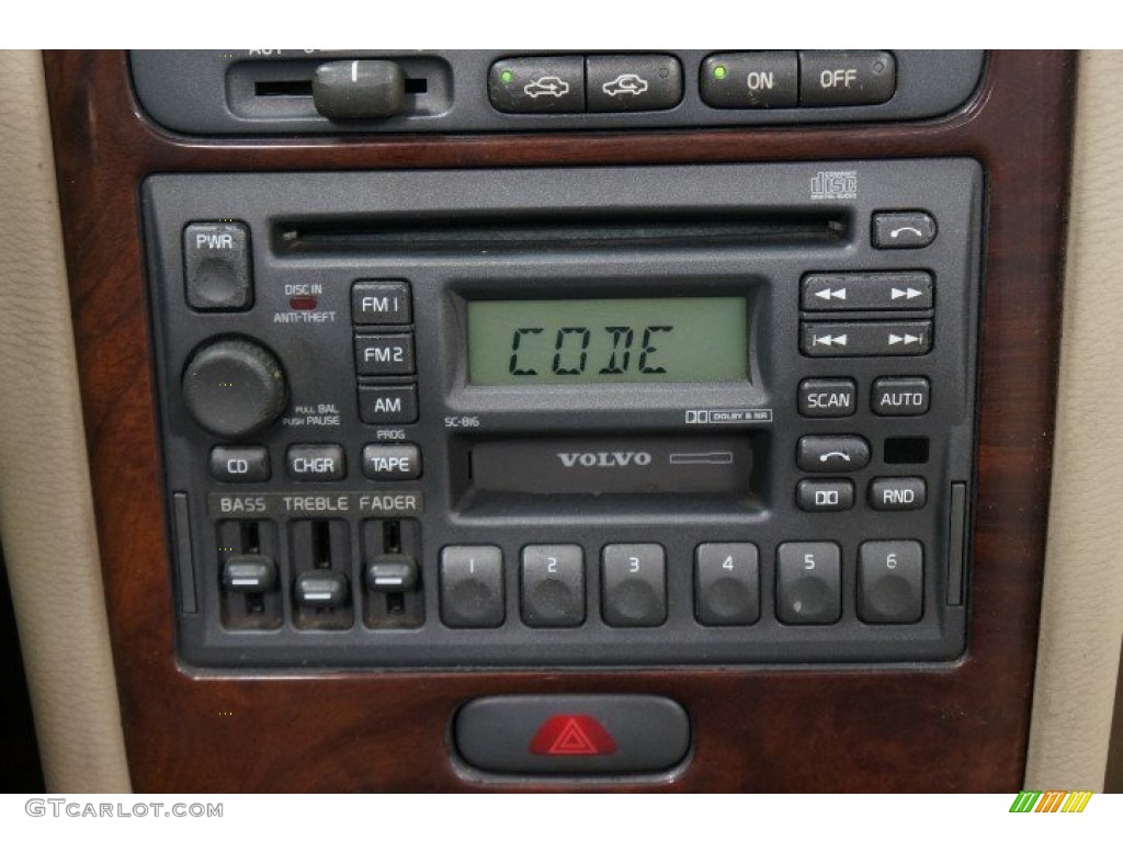 2004 C70 Low Pressure Turbo - White / Beige photo #31