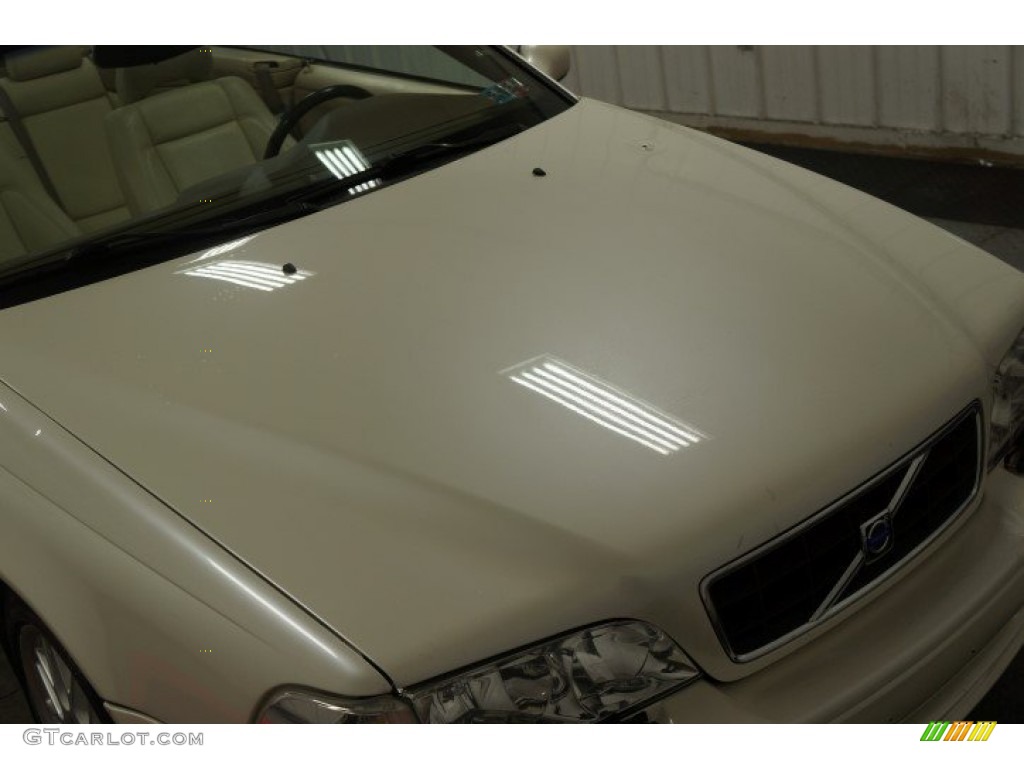 2004 C70 Low Pressure Turbo - White / Beige photo #42