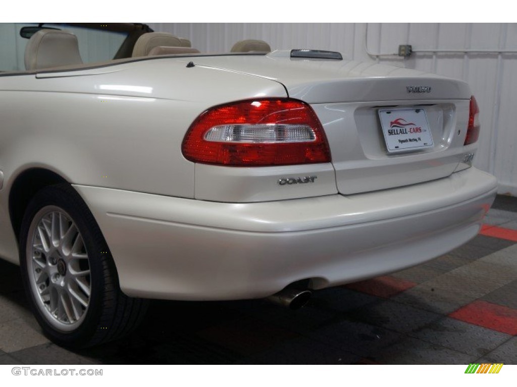 2004 C70 Low Pressure Turbo - White / Beige photo #57