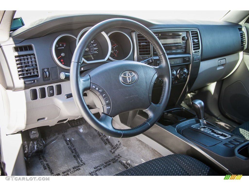 2006 Toyota 4Runner SR5 Dark Charcoal Dashboard Photo #108360180