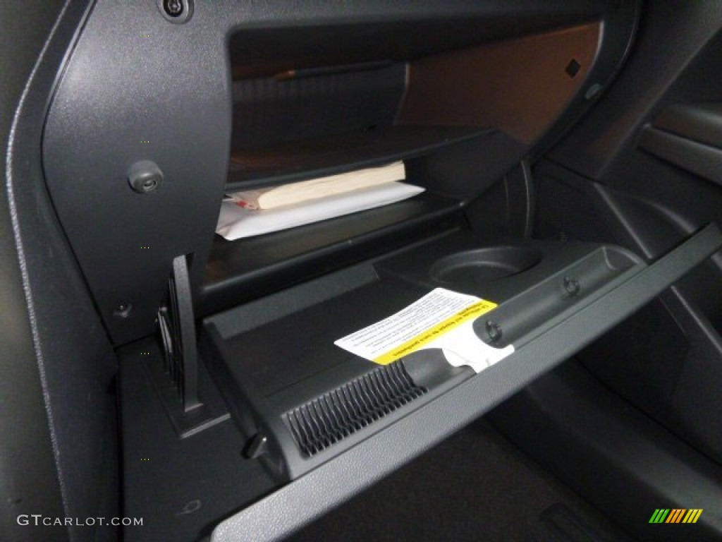 2008 Astra XE Sedan - Arctic White / Charcoal photo #21