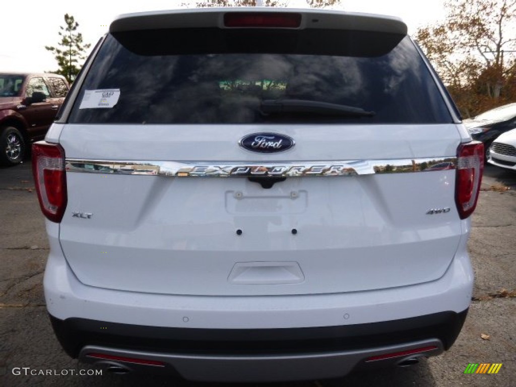 2016 Explorer XLT 4WD - Oxford White / Medium Light Camel photo #3