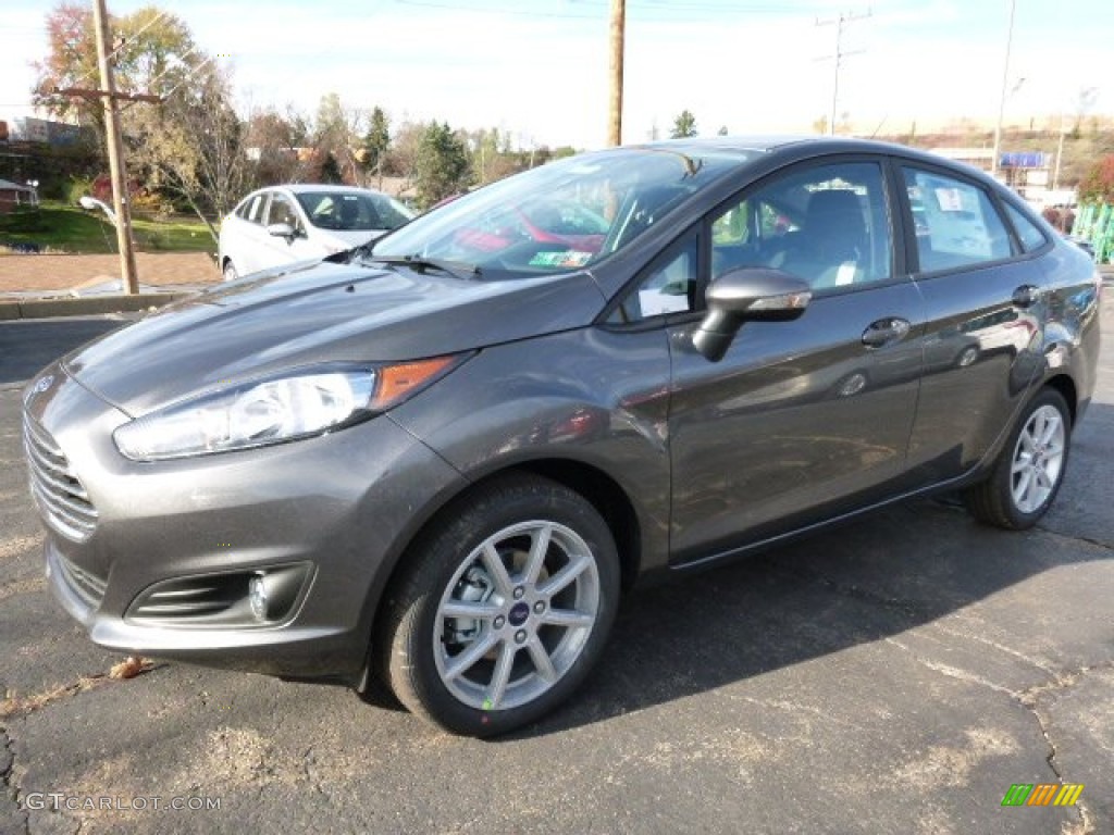 2016 Fiesta SE Sedan - Magnetic Metallic / Charcoal Black photo #4