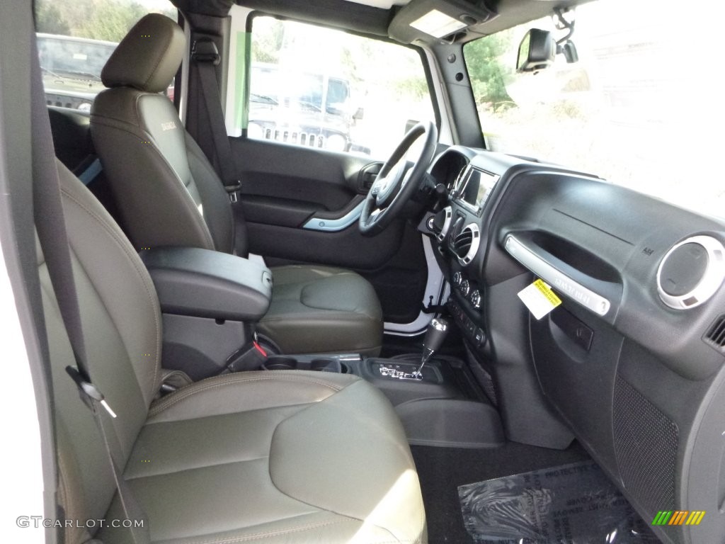 2016 Jeep Wrangler Unlimited Sahara 4x4 Front Seat Photo #108388065