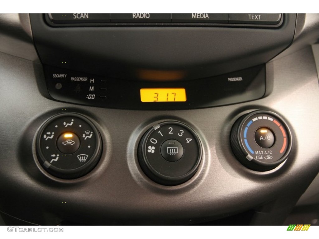 2012 Toyota RAV4 I4 4WD Controls Photos