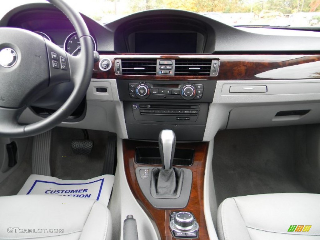 2011 BMW 3 Series 328i Sedan Controls Photo #108402138