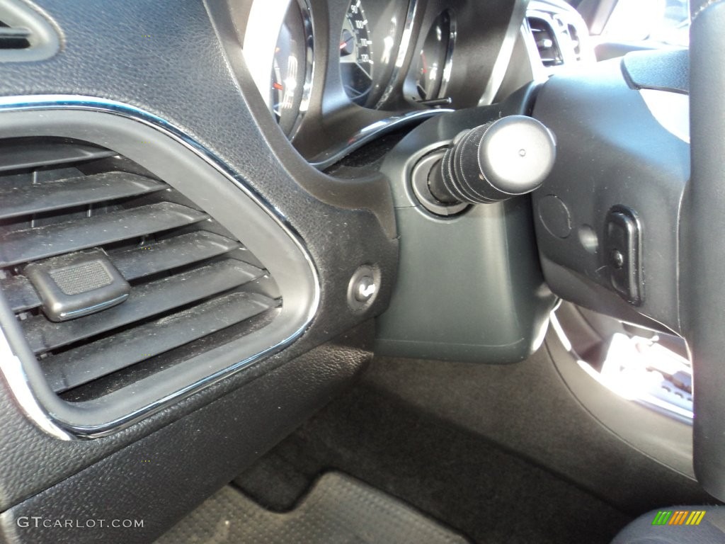2014 200 Touring Sedan - Cashmere Pearl / Black photo #13