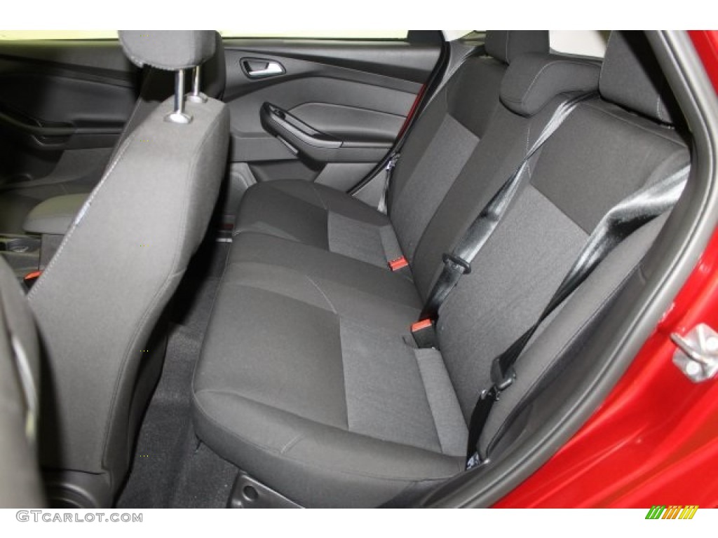 2015 Focus SE Hatchback - Ruby Red Metallic / Charcoal Black photo #10