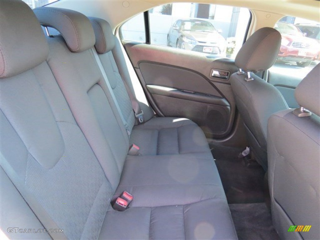 2010 Fusion SE - Brilliant Silver Metallic / Charcoal Black photo #17