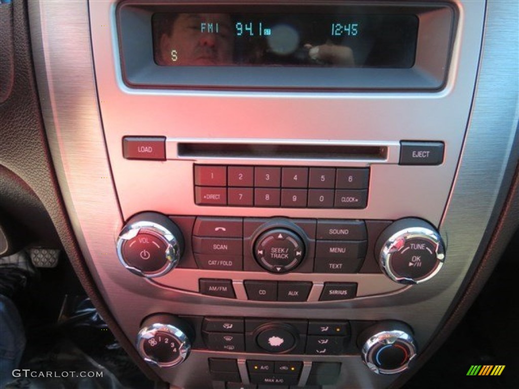 2010 Fusion SE - Brilliant Silver Metallic / Charcoal Black photo #18