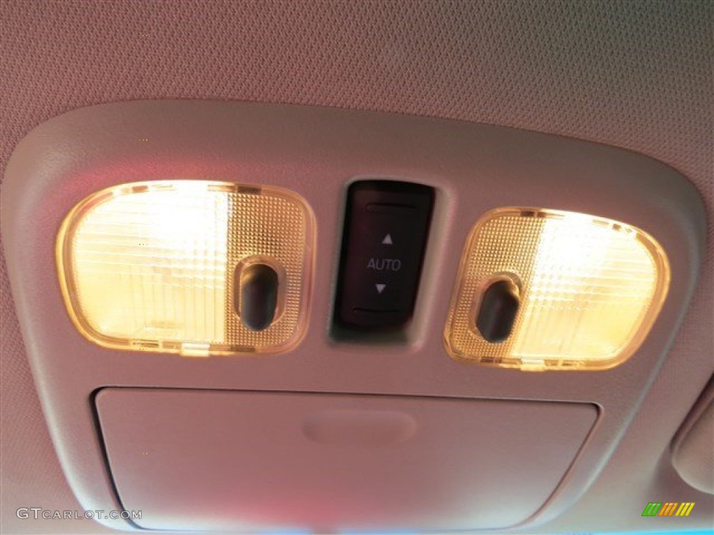 2010 Fusion SE - Brilliant Silver Metallic / Charcoal Black photo #20